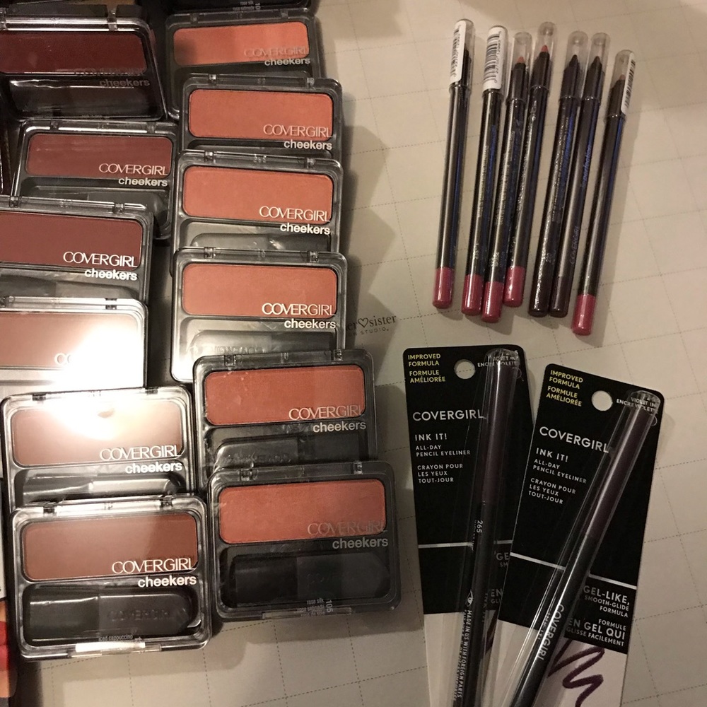 NWT 83PCS COVERGIRL MAKEPUP LOT - Picture 7 of 8